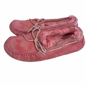 UGG size 8 women’s pink slippers